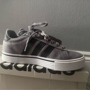 Adidas Daily 4.0 Gray and Black Sneakers Mens size 5.5 Women’s size 6.5